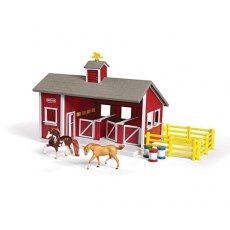 Breyer Red Stable Set